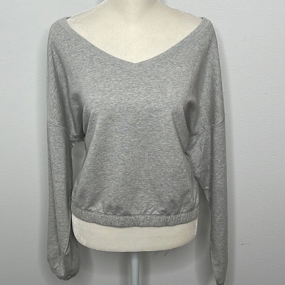Offline cropped soft cotton blend sweatshirt. Size large. Elastic waist band.